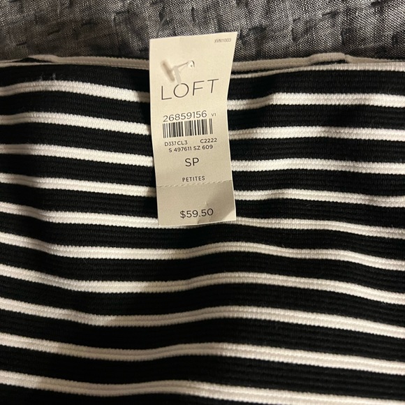 Loft Pencil Skirt NWT - Picture 2 of 2